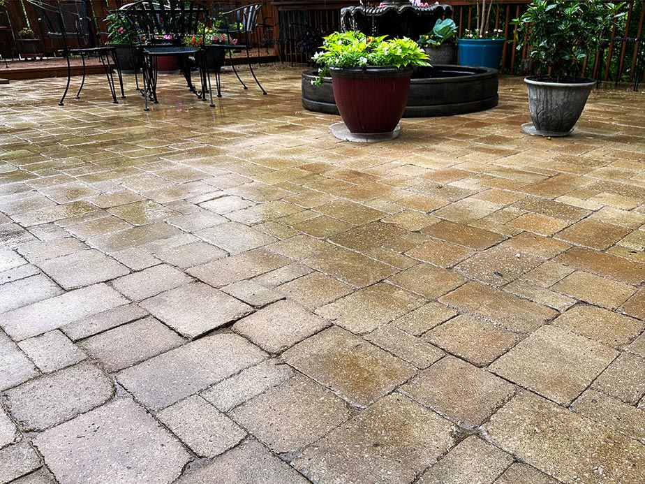 Hardscapes and pavers power washing company Mission Kansas